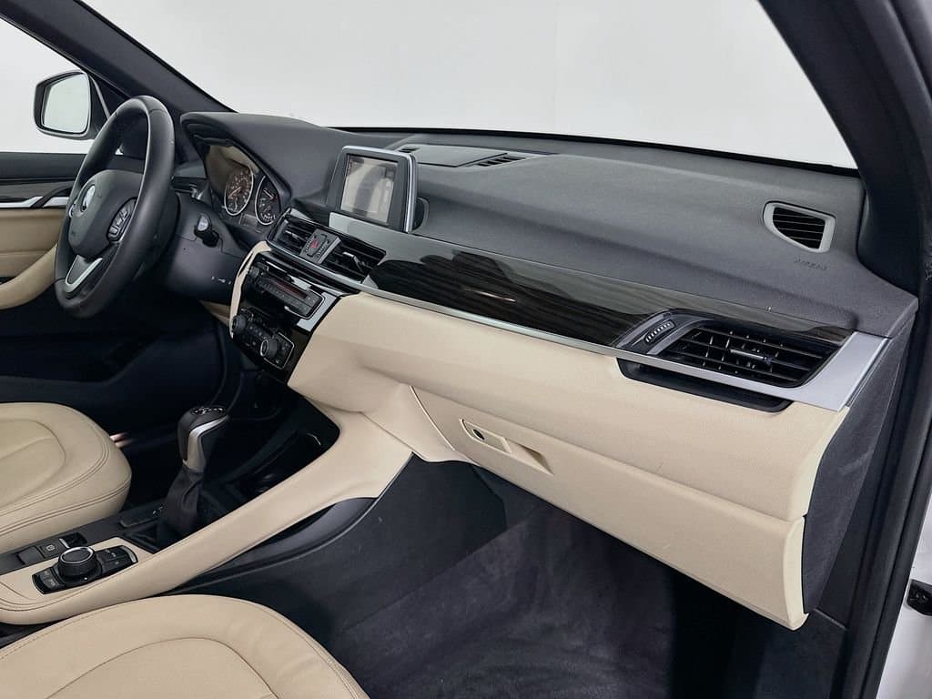 2017 BMW X1 - Image 29