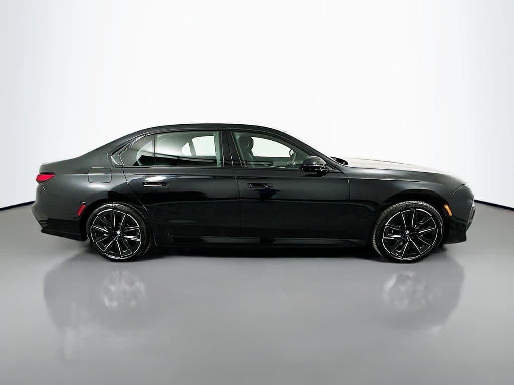 2025 BMW 7 Series - Image 4