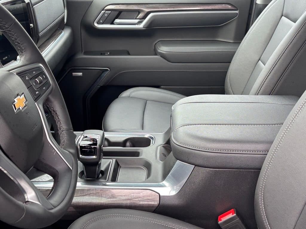 2025 Chevrolet Silverado 1500 - Image 11