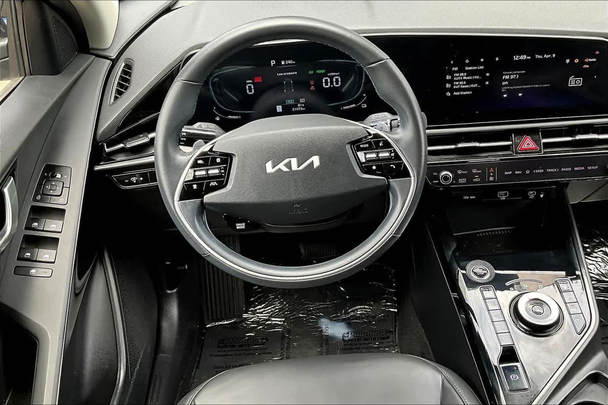 2023 Kia Niro Plug-In Hybrid - Image 6