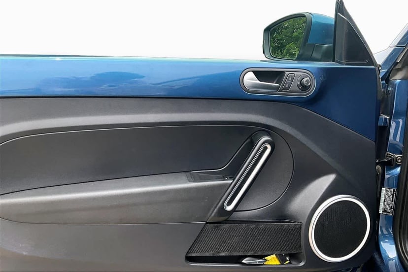 2018 Volkswagen Beetle - Image 19