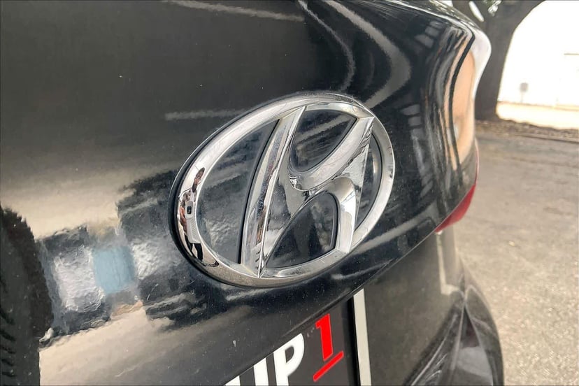 2017 Hyundai Elantra - Image 31