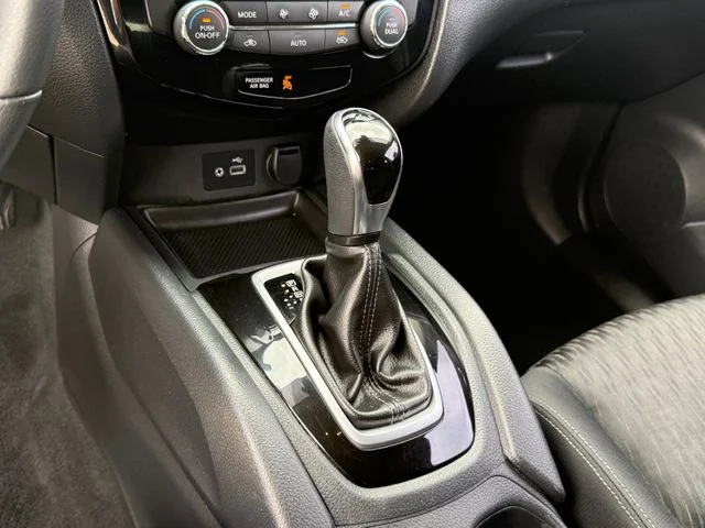 2019 Nissan Rogue - Image 22