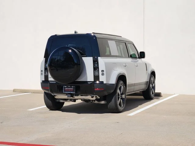 2026 Land Rover Defender 110 - Image 4