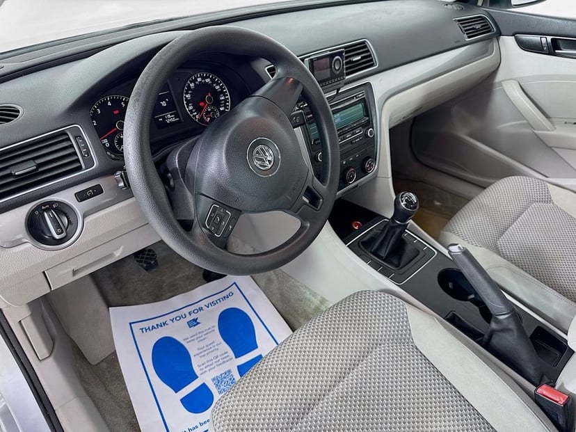 2015 Volkswagen Passat - Image 10