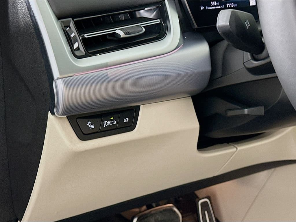 2025 BMW X1 - Image 10