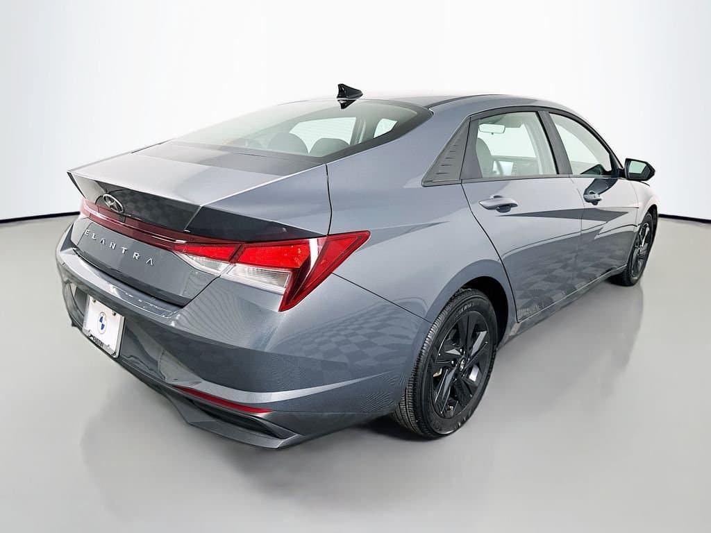 2023 Hyundai Elantra - Image 5