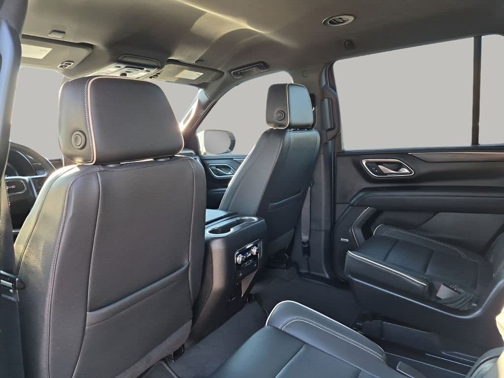 2023 GMC Yukon - Image 18