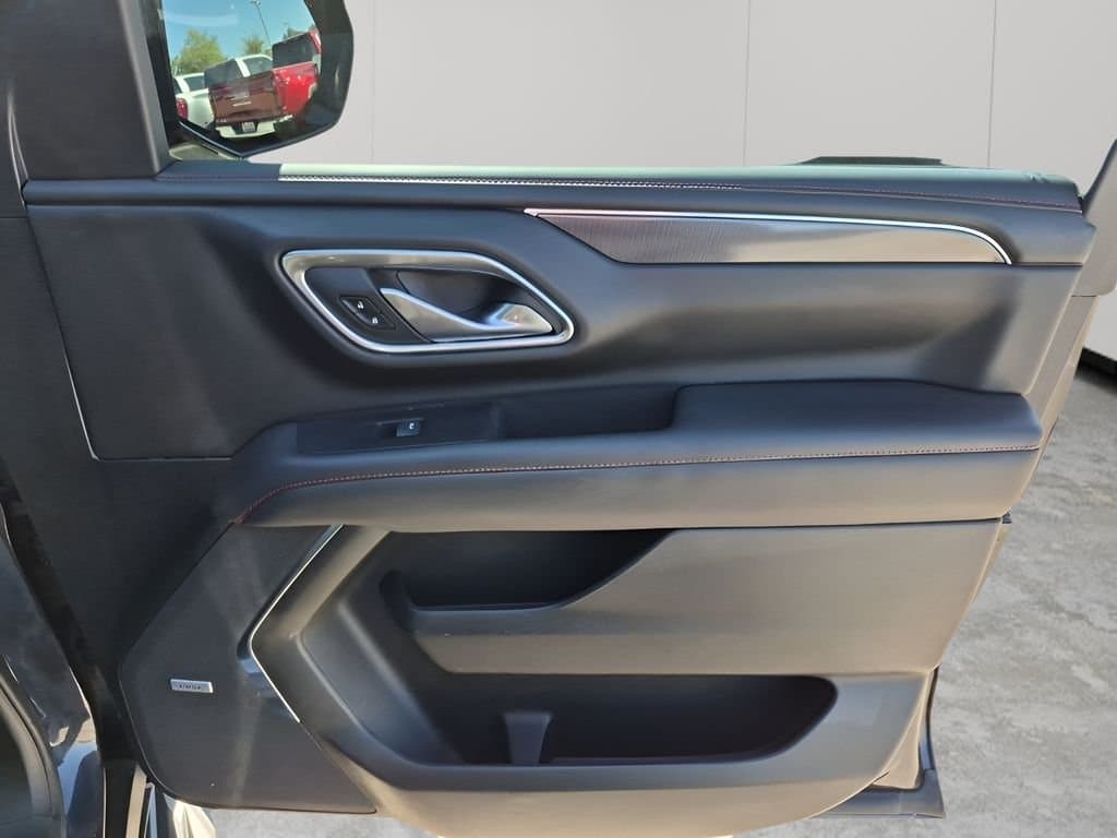 2022 Chevrolet Suburban - Image 13