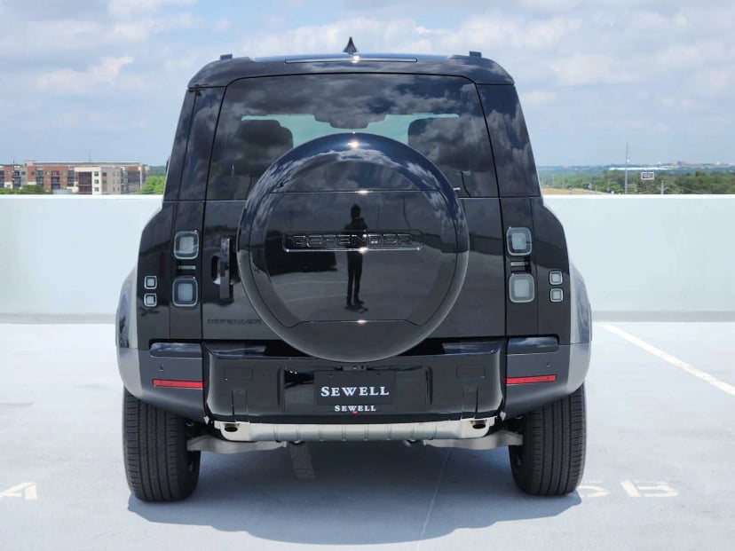2026 LAND ROVER Defender 110 - Image 6