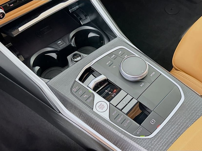 2025 BMW 3 Series - Image 17