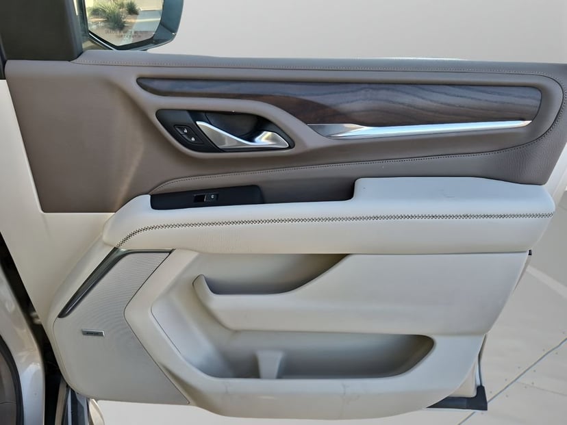 2023 GMC Yukon XL - Image 13