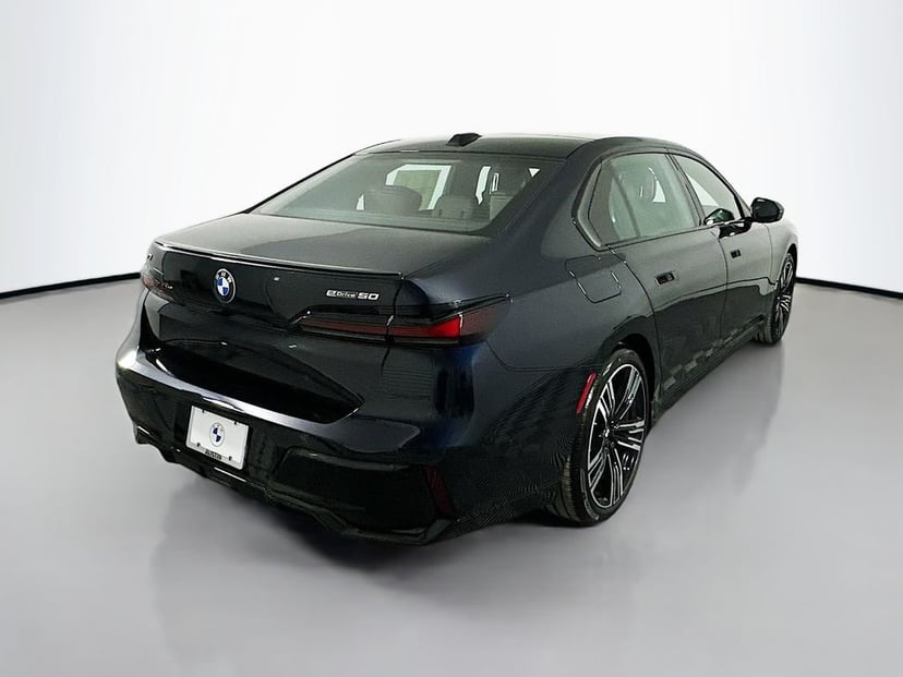 2025 BMW i7 - Image 5