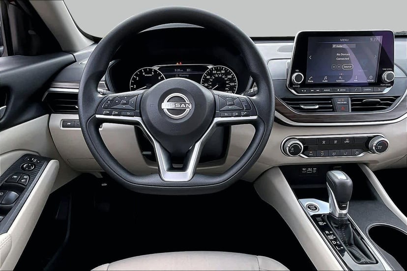 2025 Nissan Altima - Image 6