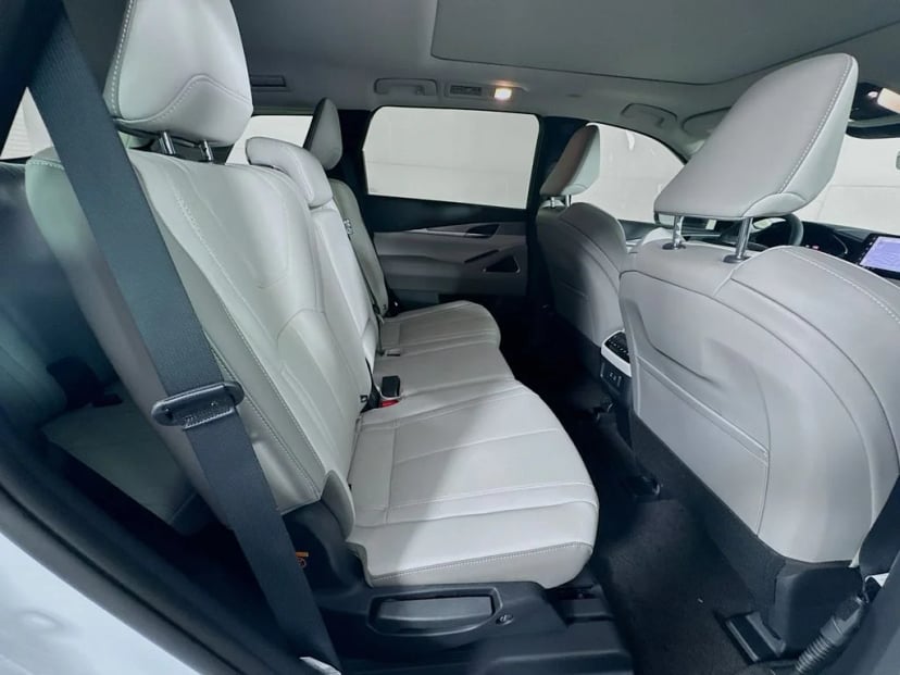 2027 INFINITI QX60 - Image 35