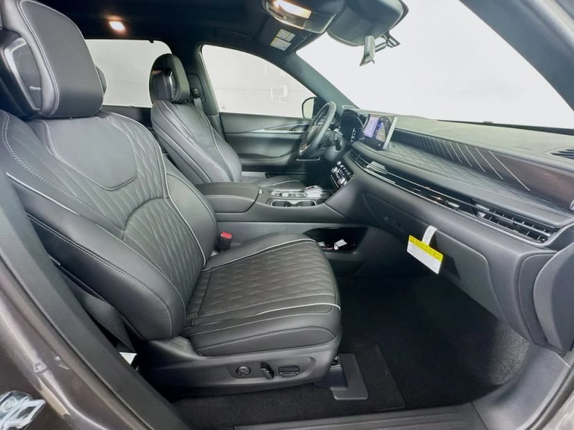 2027 INFINITI QX60 - Image 36