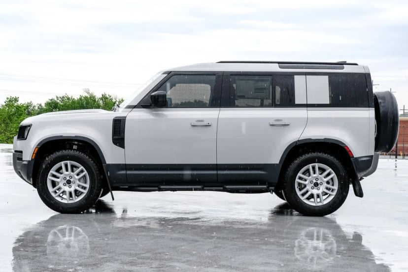 2026 Land Rover Defender 110 - Image 8