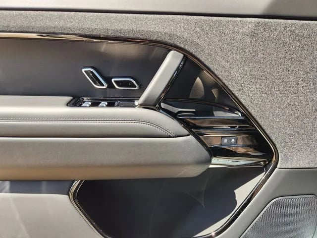 2026 Land Rover Range Rover Sport - Image 15