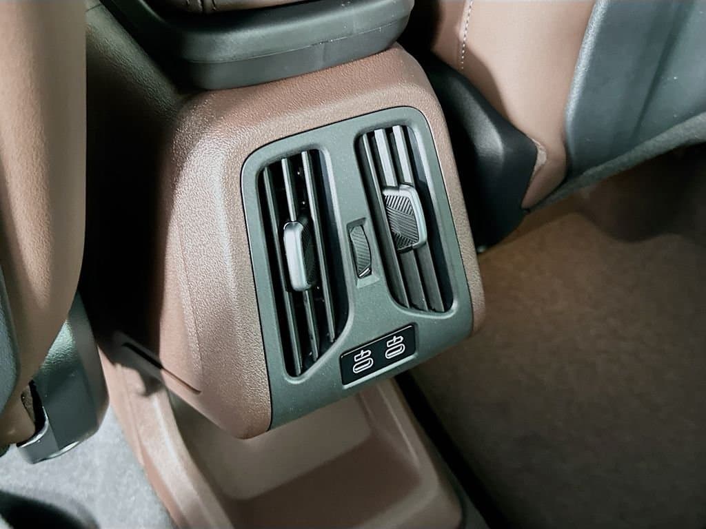 2025 BMW X1 - Image 18