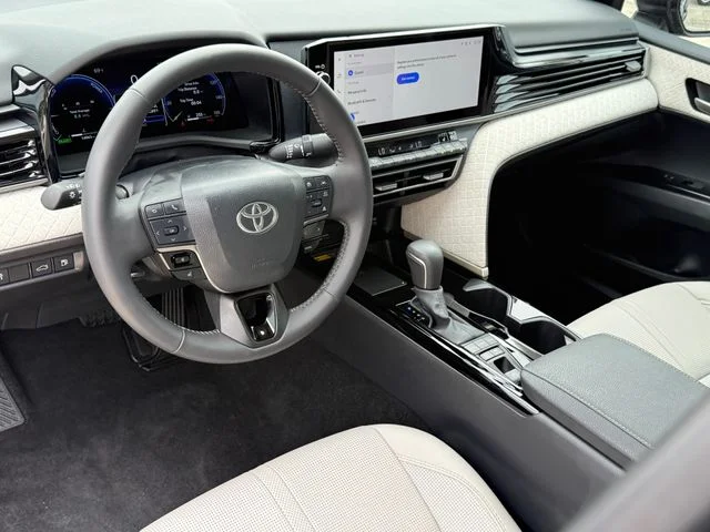 2025 Toyota Camry - Image 10