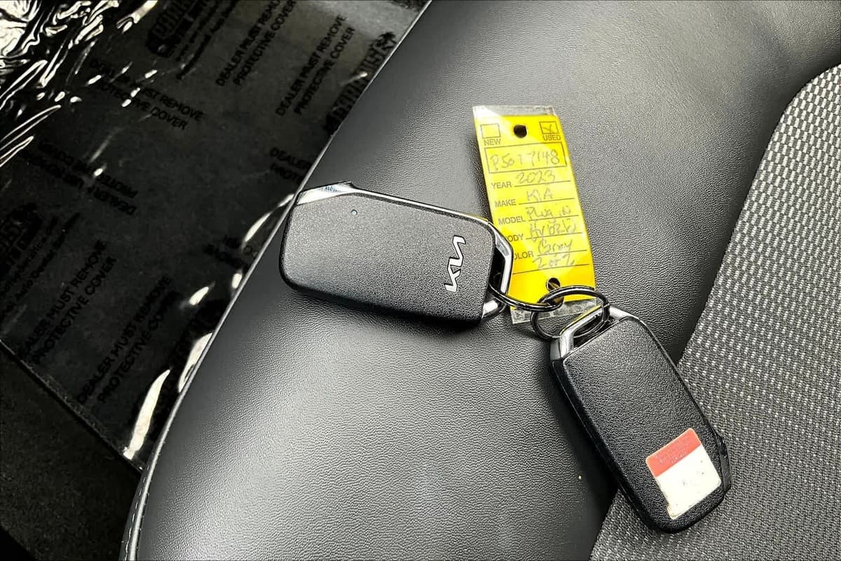 2023 Kia Niro Plug-In Hybrid - Image 14