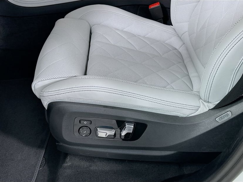 2026 BMW X7 - Image 21