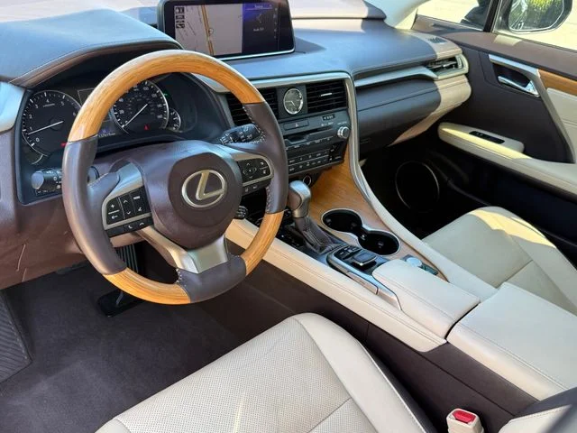 2017 Lexus RX - Image 9