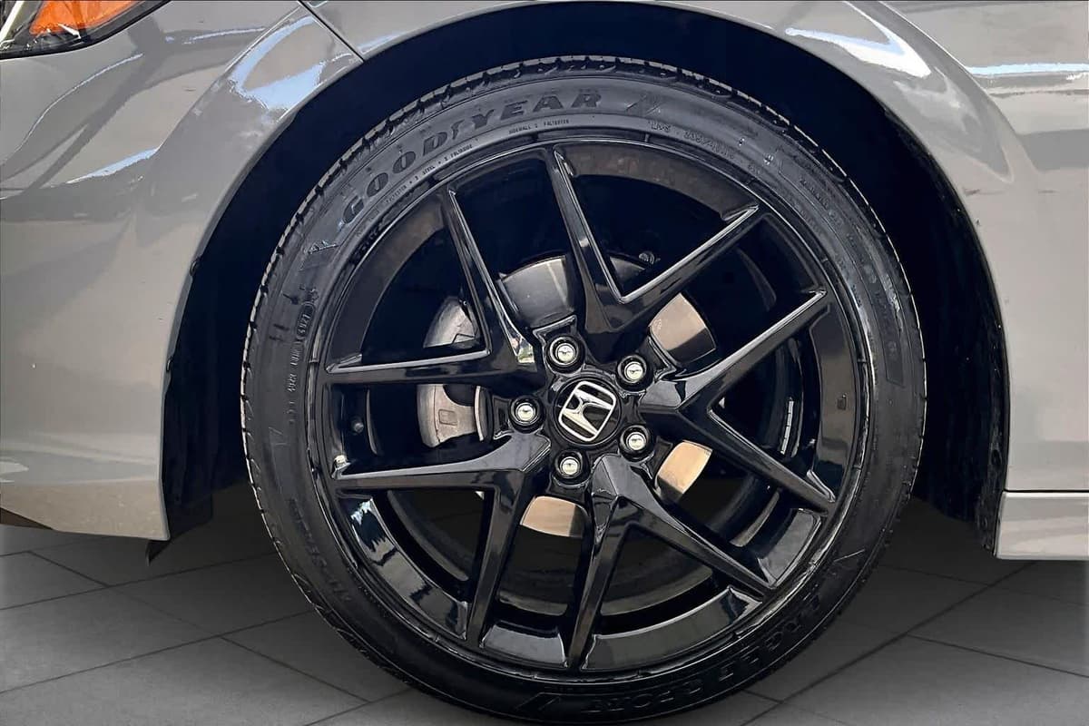 2025 Honda Civic - Image 11