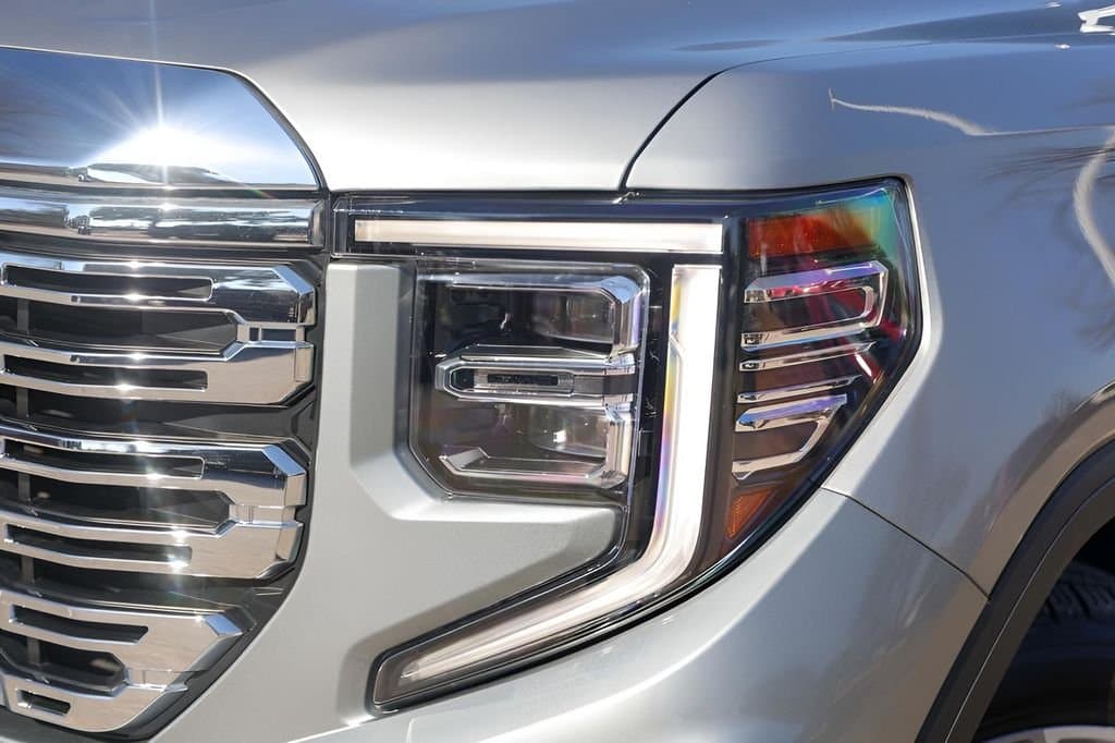 2023 GMC Sierra 1500 - Image 3