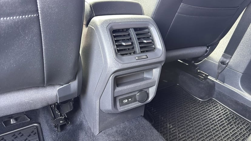 2021 Volkswagen Tiguan - Image 28