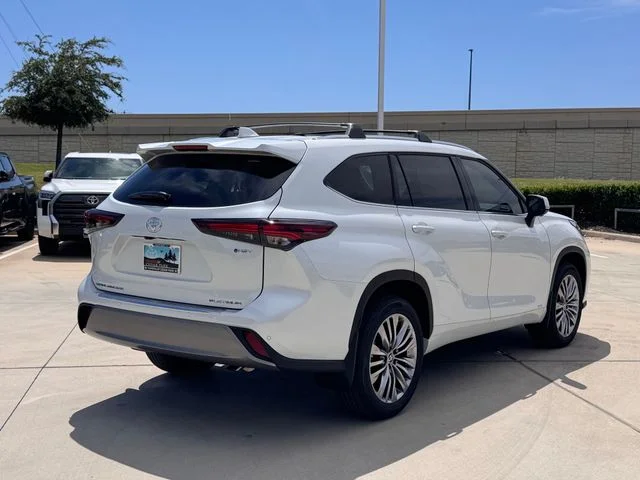 2026 Toyota Highlander Hybrid - Image 5