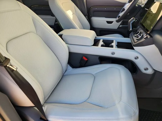 2026 Land Rover Defender 130 - Image 10
