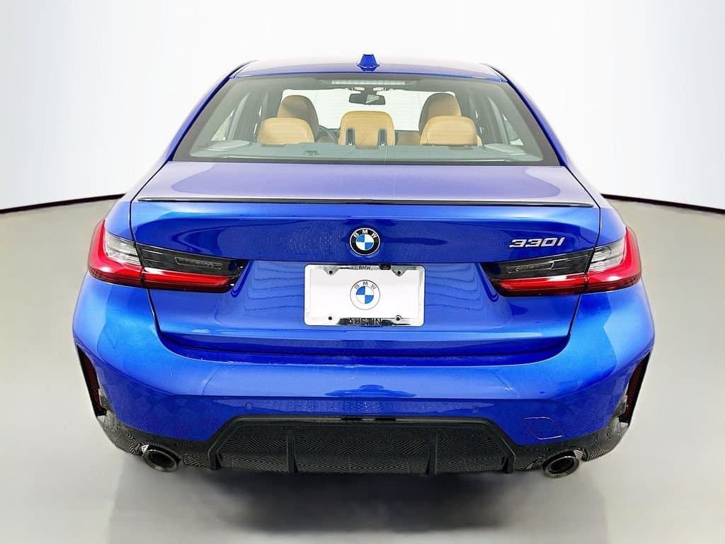 2025 BMW 3 Series - Image 6