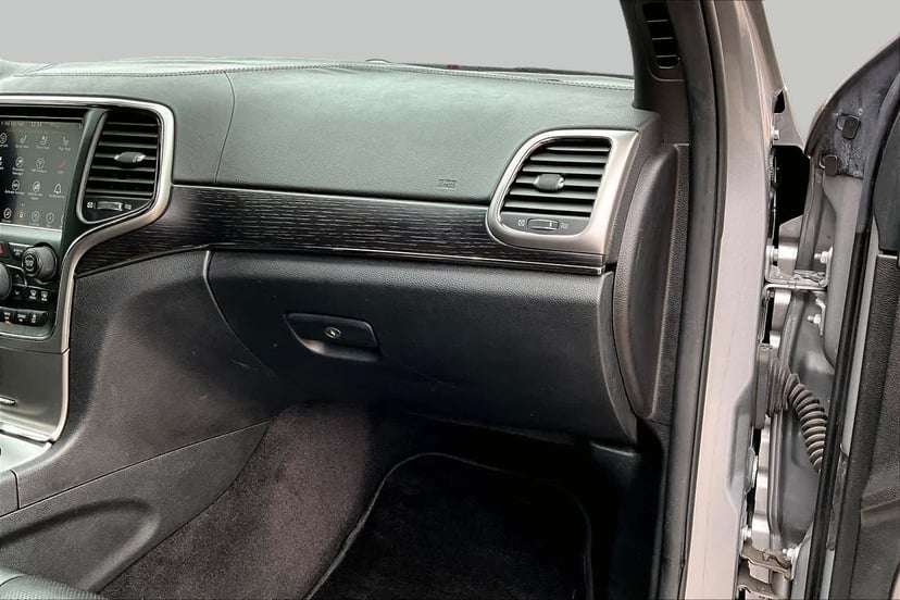2018 Jeep Grand Cherokee - Image 19