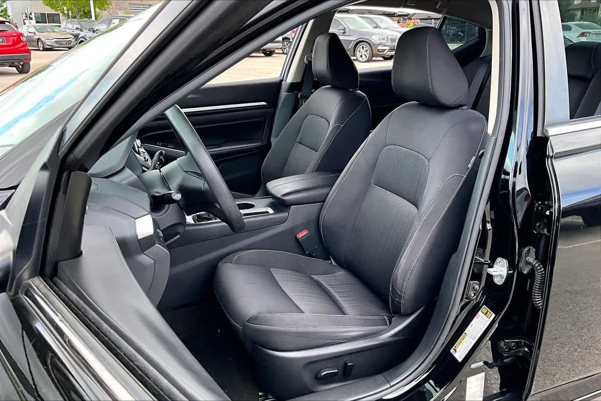 2022 Nissan Altima - Image 8