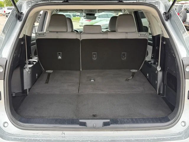 2023 Toyota Highlander - Image 28