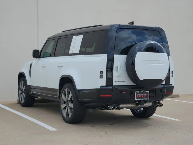 2026 Land Rover Defender 130 - Image 5