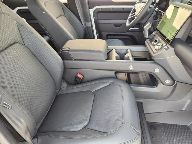2026 Land Rover Defender 110 - Image 10