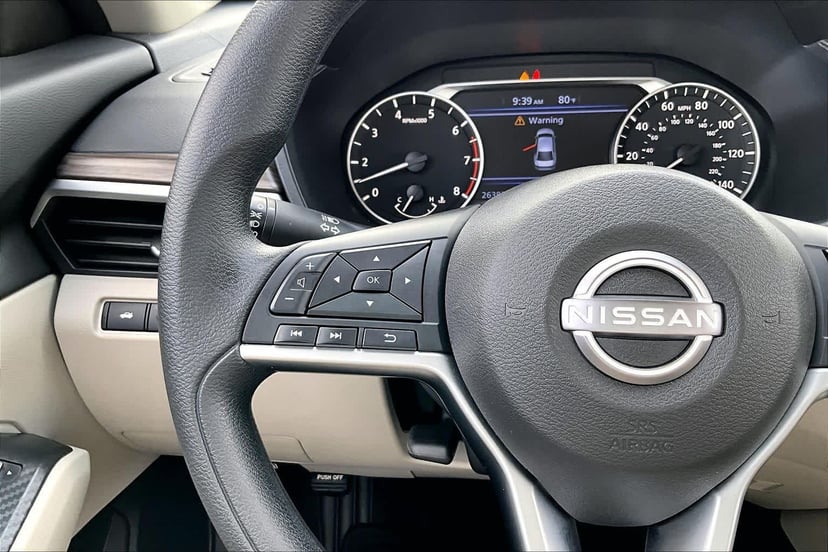 2025 Nissan Altima - Image 24