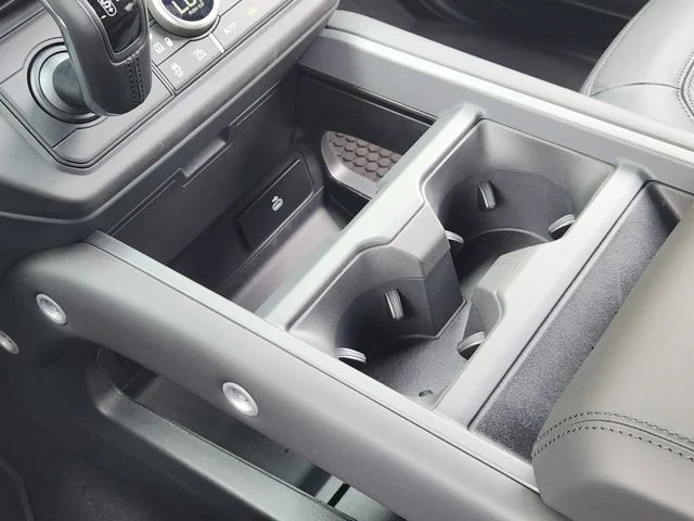 2026 Land Rover Defender 110 - Image 15