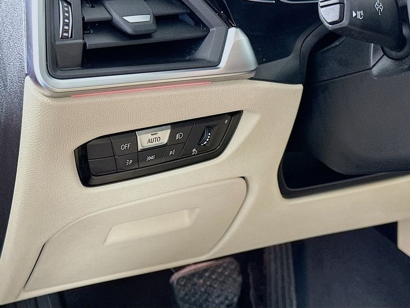 2021 BMW 3 Series - Image 10