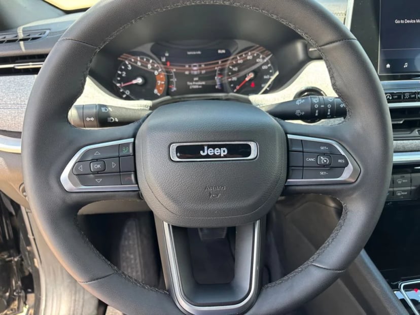 2025 Jeep Compass - Image 8