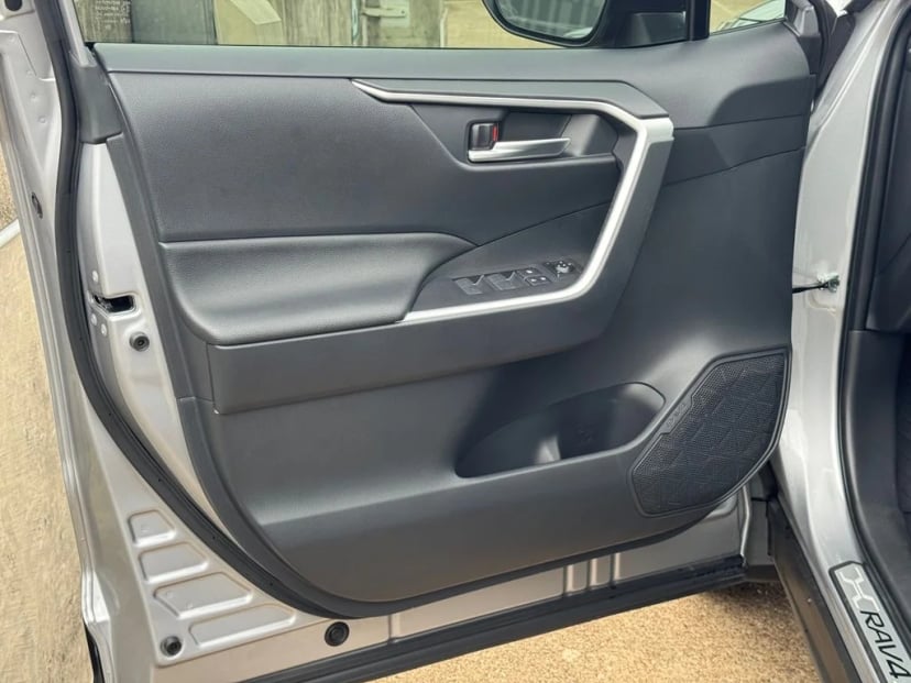 2025 Toyota RAV4 Hybrid - Image 17