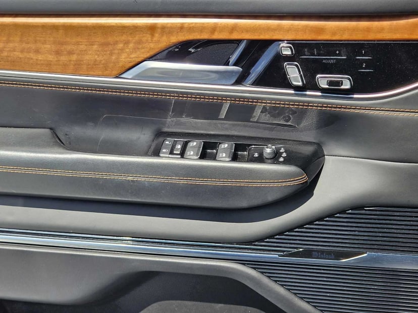 2022 Jeep Grand Wagoneer - Image 21