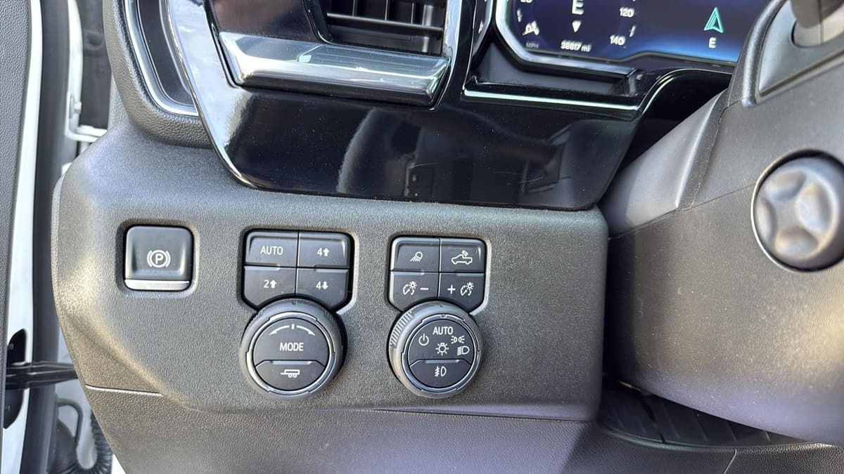 2025 Chevrolet Silverado 1500 - Image 18