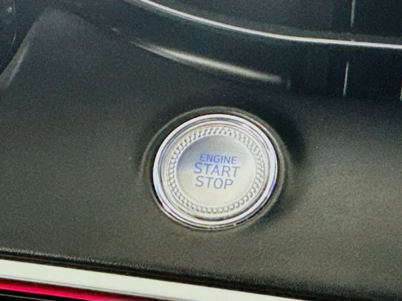 2022 Genesis GV70 - Image 19