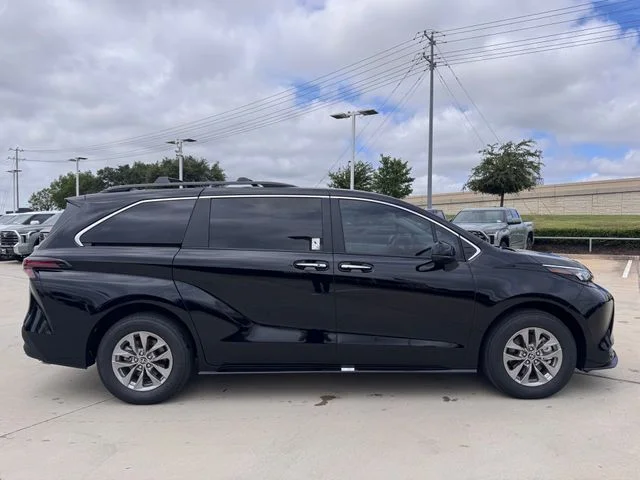 2026 Toyota Sienna - Image 4