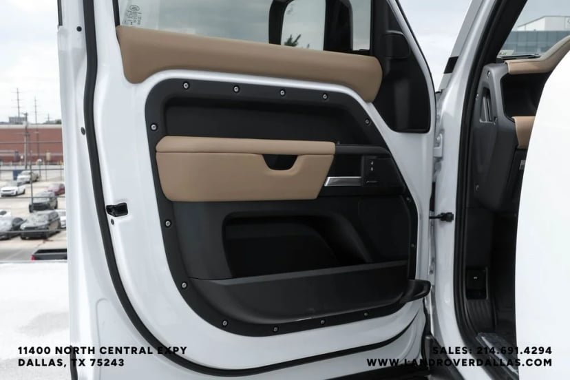 2026 Land Rover Defender 110 - Image 37