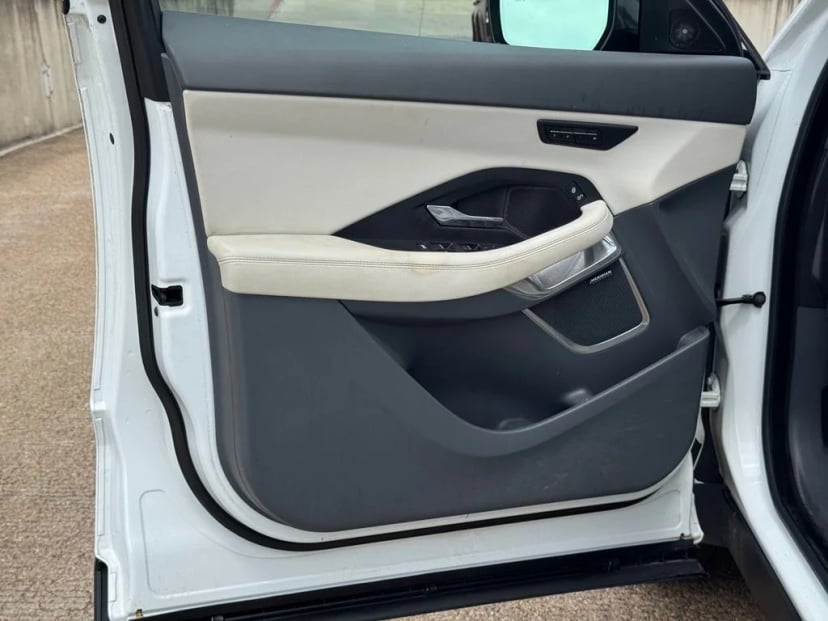2020 Jaguar E-PACE - Image 19