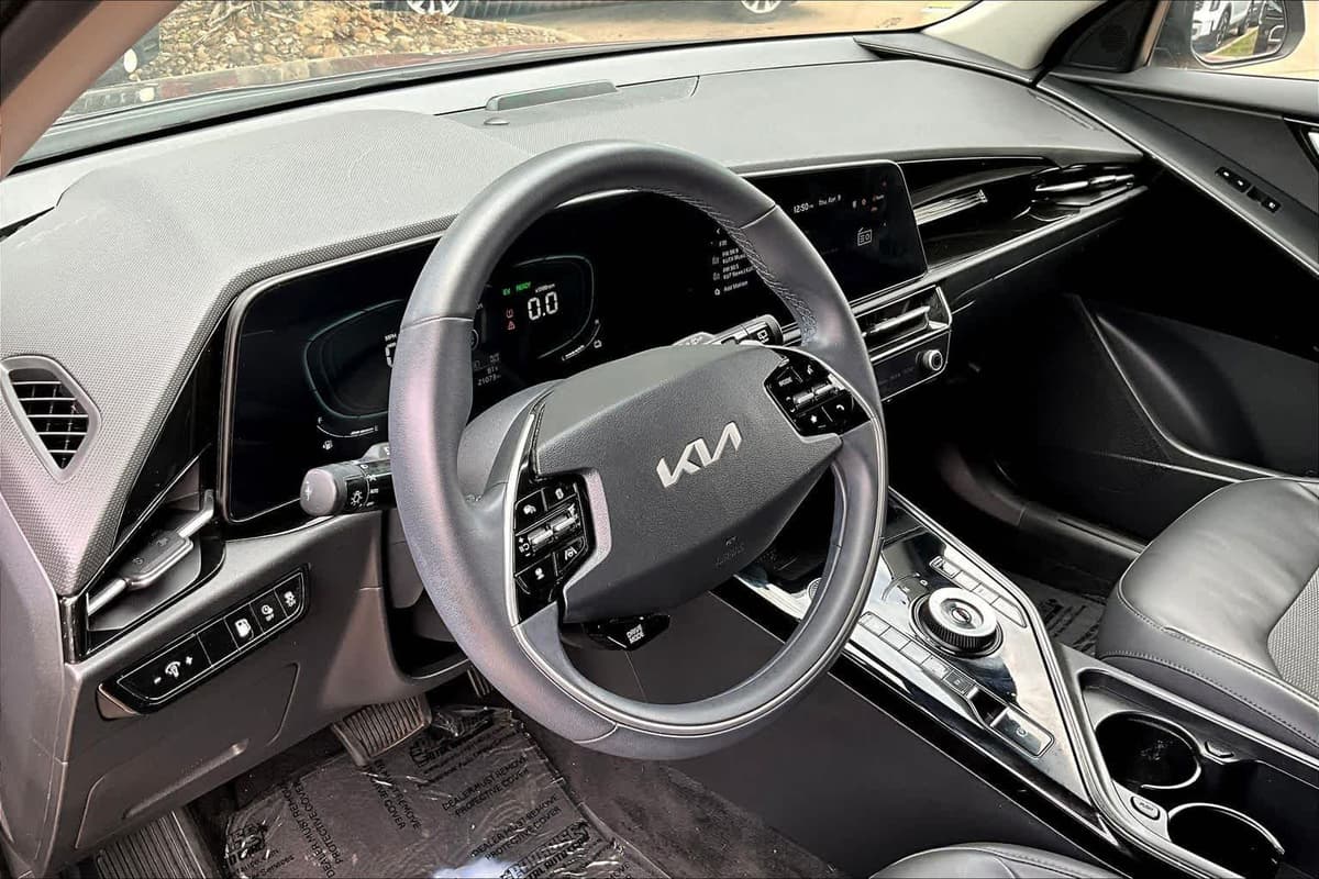 2023 Kia Niro Plug-In Hybrid - Image 17